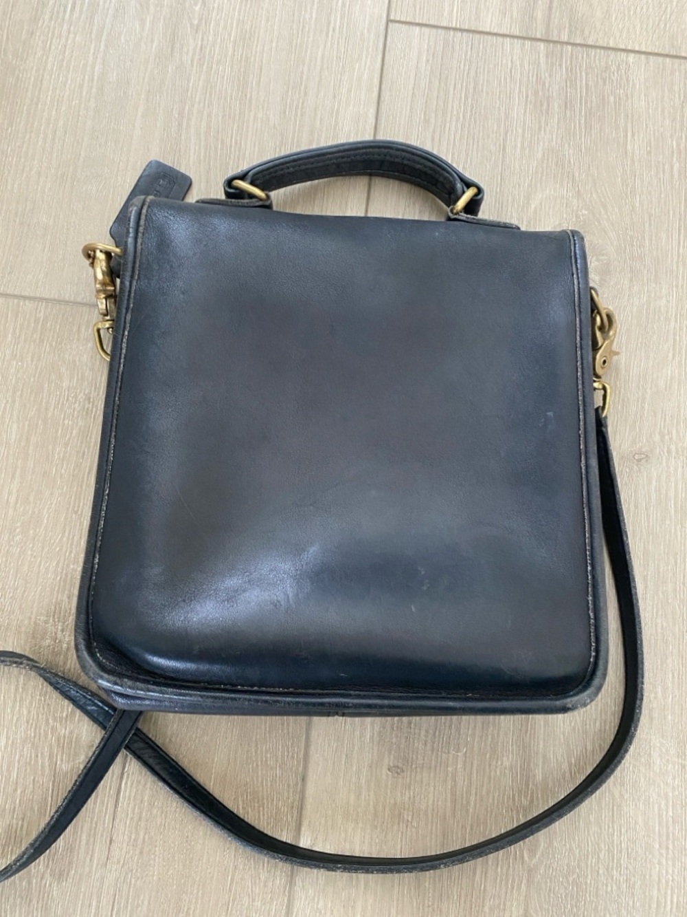 Vintage Coach # 5130 Station Bag in Black Leather - Picture 8 of 11